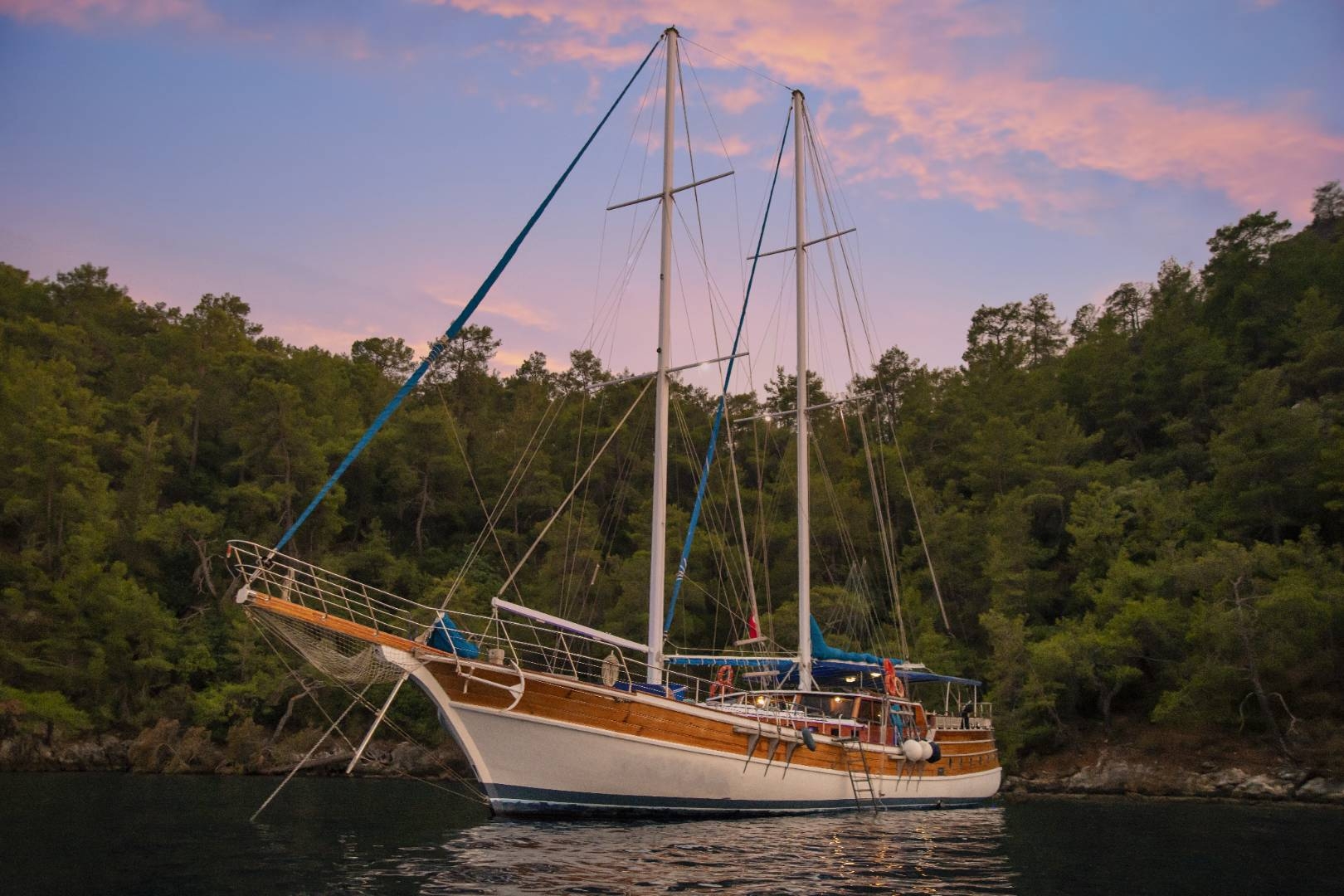 Fethiye Göcek'te Şık Tasarımlı, Eşsiz Koylarda, Modern Gulet