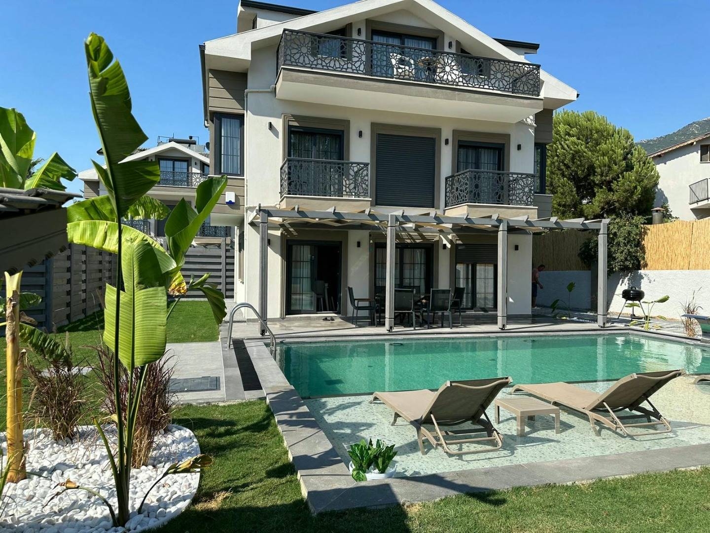 Fethiye Ölüdeniz'de Merkezi Konumda, Özel Havuzlu, 3+1 Villa