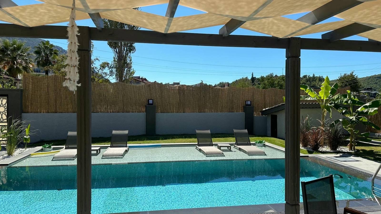 Fethiye Ölüdeniz'de Merkezi Konumda, Özel Havuzlu, 3+1 Villa-43236