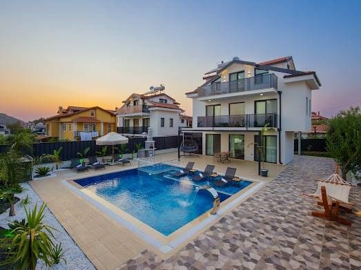 Fethiye Ölüdeniz'de Merkezi Konumda, Özel Havuzlu, Lüks Villa