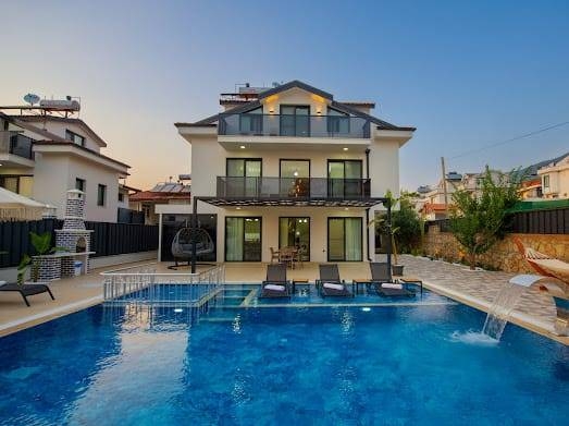 Fethiye Ölüdeniz'de Merkezi Konumda, Özel Havuzlu, Lüks Villa