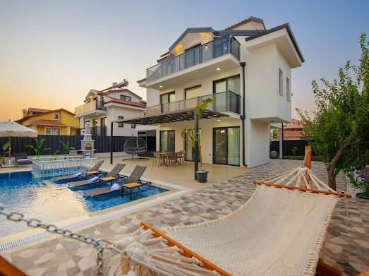 Fethiye Ölüdeniz'de Merkezi Konumda, Özel Havuzlu, Lüks Villa