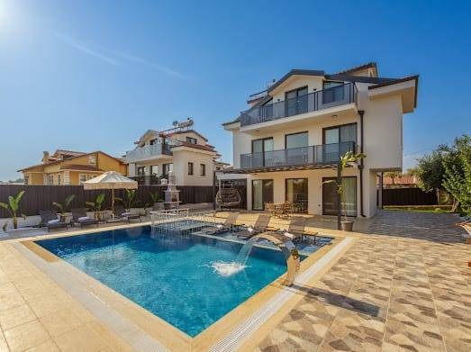 Fethiye Ölüdeniz'de Merkeze Yakın, Özel Havuzlu, Konforlu Villa