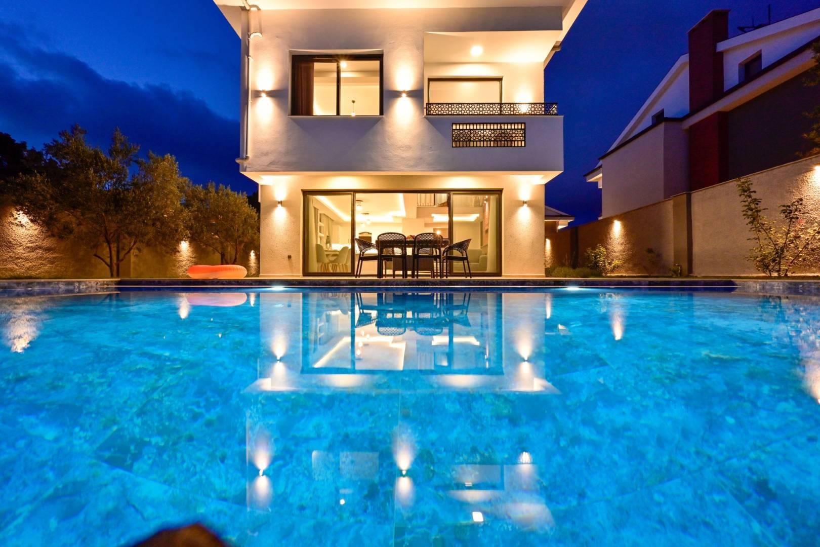 Fethiye Ölüdeniz'de Geniş Ailelere Uygun, Özel Havuzlu, Şık Villa-39033