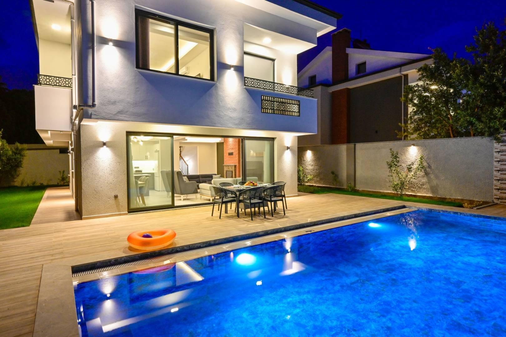 Fethiye Ölüdeniz'de Geniş Ailelere Uygun, Özel Havuzlu, Şık Villa-39033