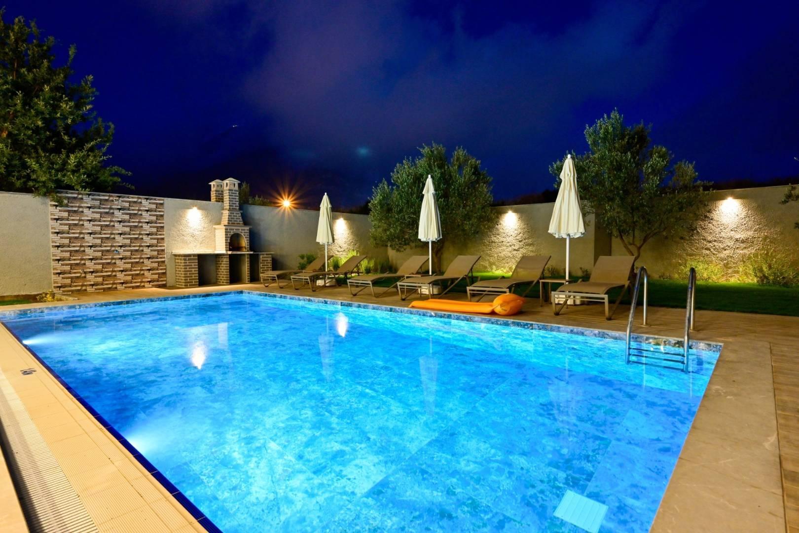 Fethiye Ölüdeniz'de Geniş Ailelere Uygun, Özel Havuzlu, Şık Villa-39033