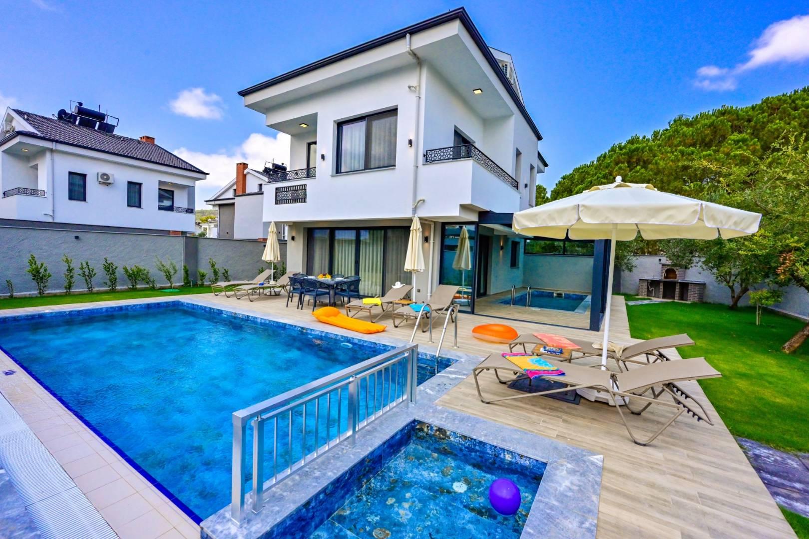 Fethiye Ölüdeniz'de Yeşillikler İçerisinde, Özel Havuzlu, Modern Villa-39258