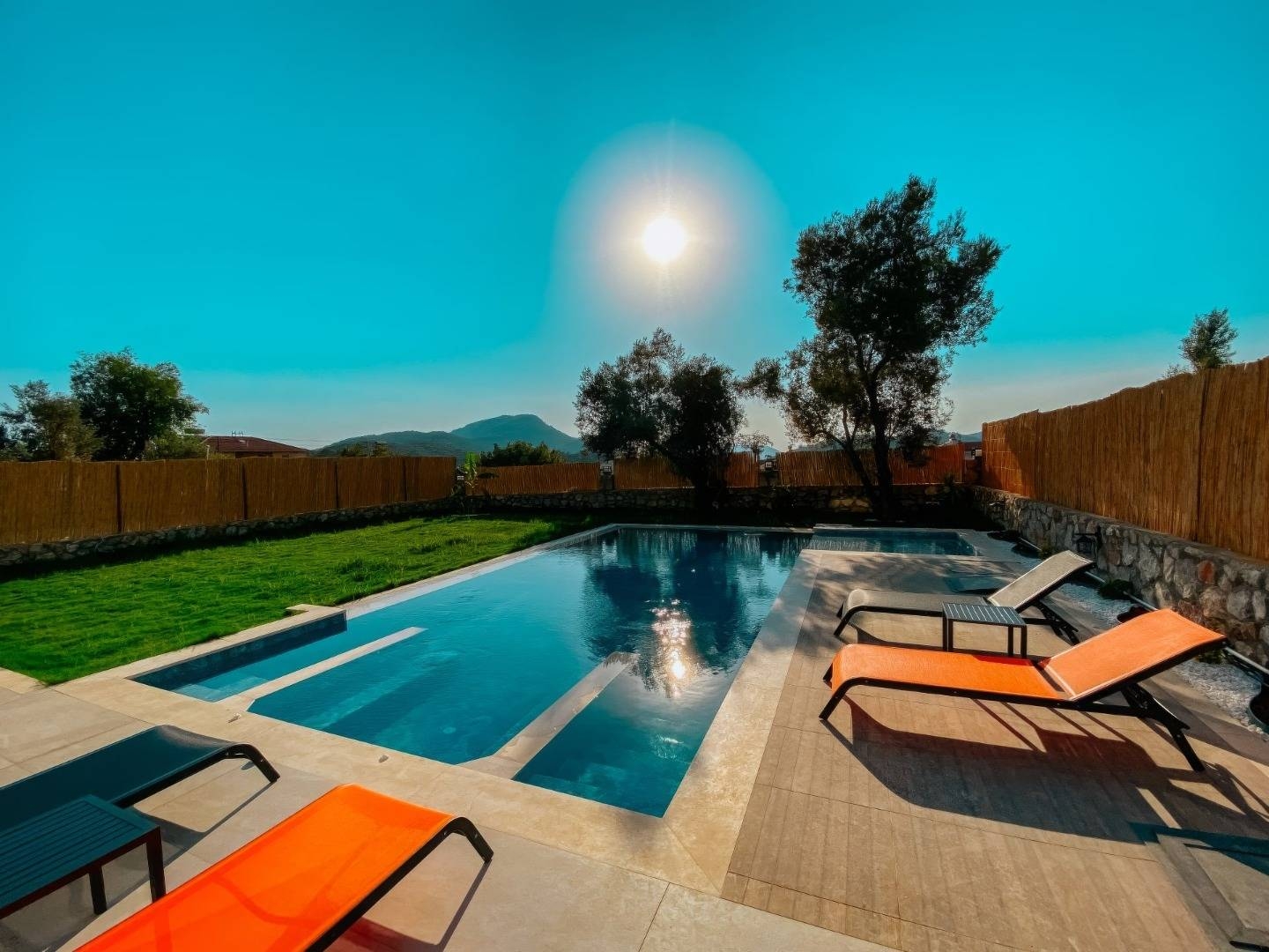 Fethiye Ölüdeniz'de Geniş Bahçeli, Özel Havuzlu, Saunalı, Şık Villa
