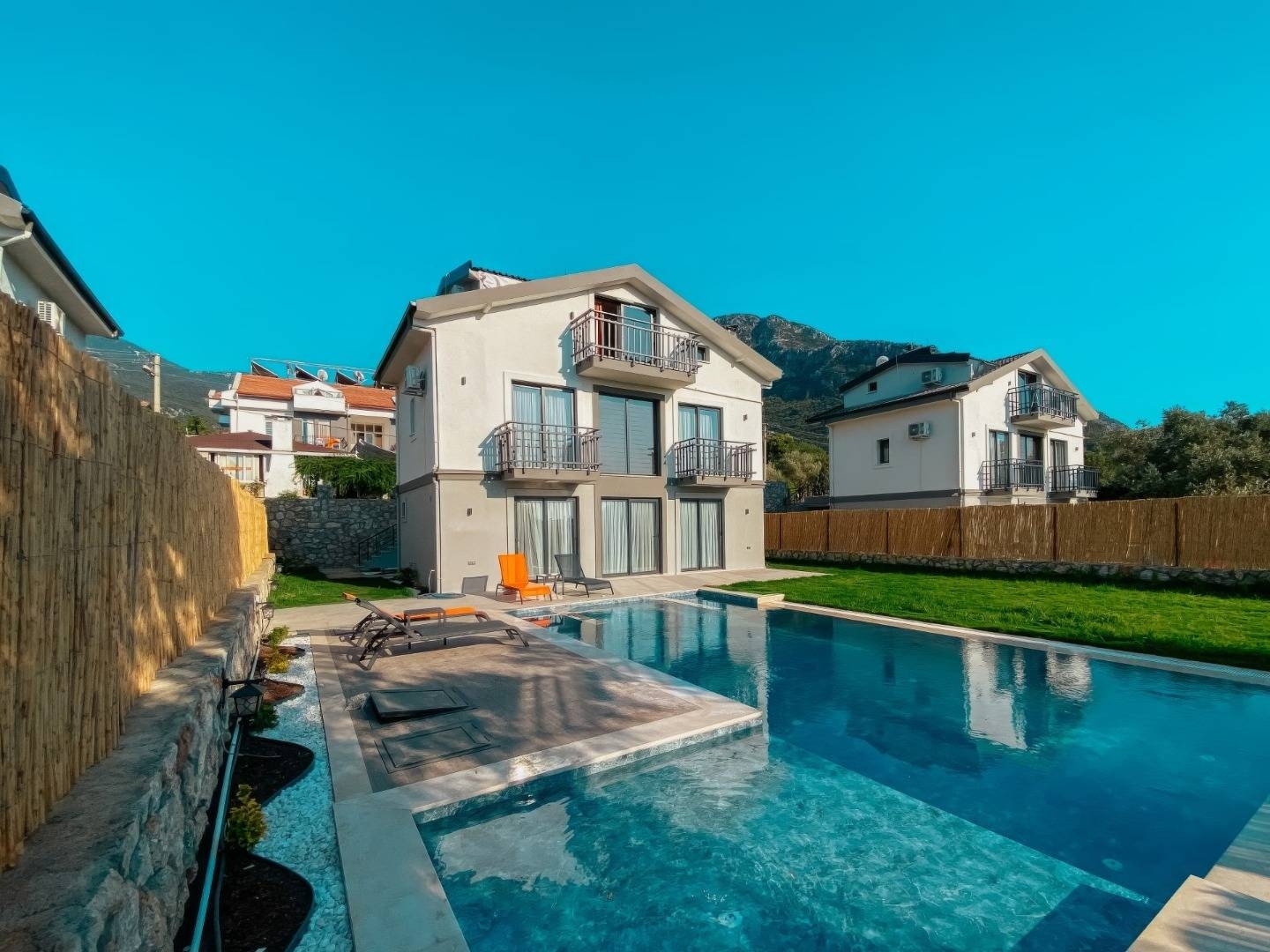 Fethiye Ölüdeniz'de Geniş Bahçeli, Özel Havuzlu, Saunalı, Şık Villa