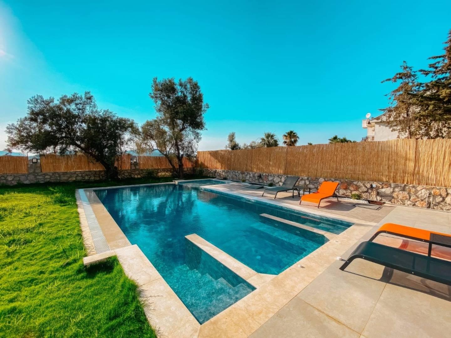 Fethiye Ölüdeniz'de Geniş Bahçeli, Özel Havuzlu, Saunalı, Şık Villa-35888