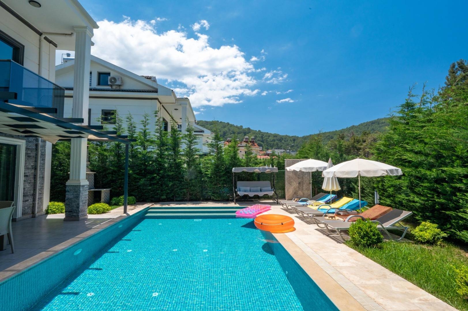 Fethiye Ölüdeniz'de Kalabalık Ailelere Uygun, Özel Havuzlu, Şık Villa