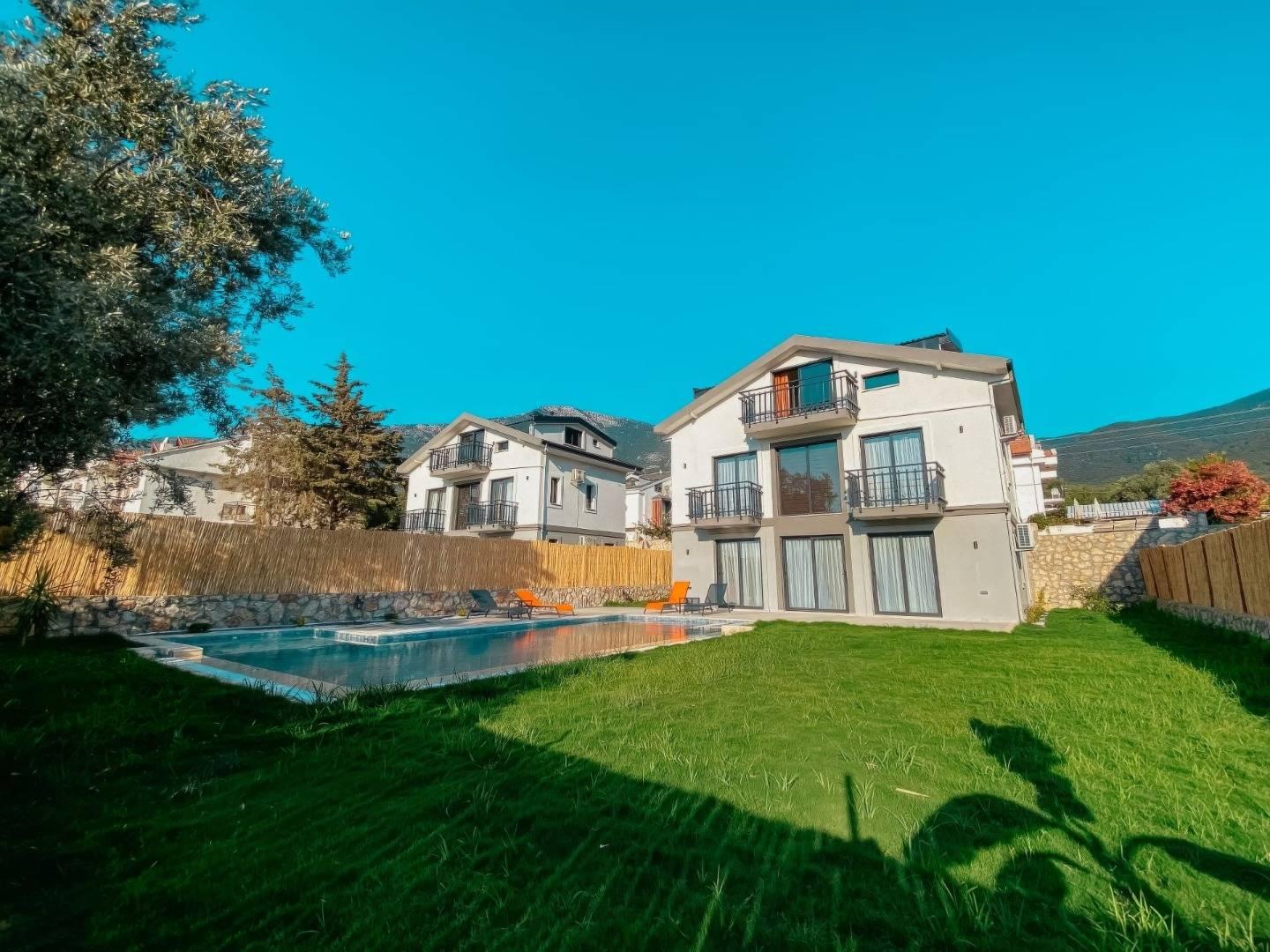 Fethiye Ölüdeniz'de Merkeze Yakın, Açık ve Kapalı Havuzlu, Lüks Villa-35886