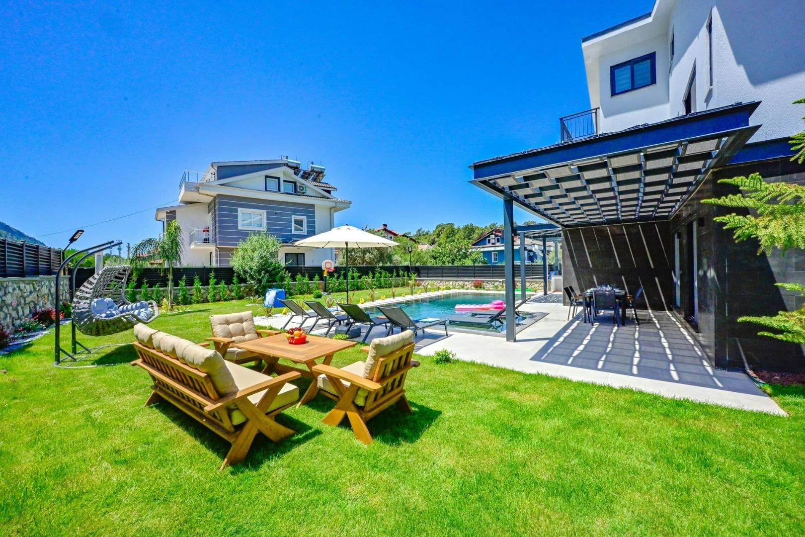 Fethiye Ölüdeniz'de Merkezi Konumda, Özel Havuzlu, 8 Kişilik Villa