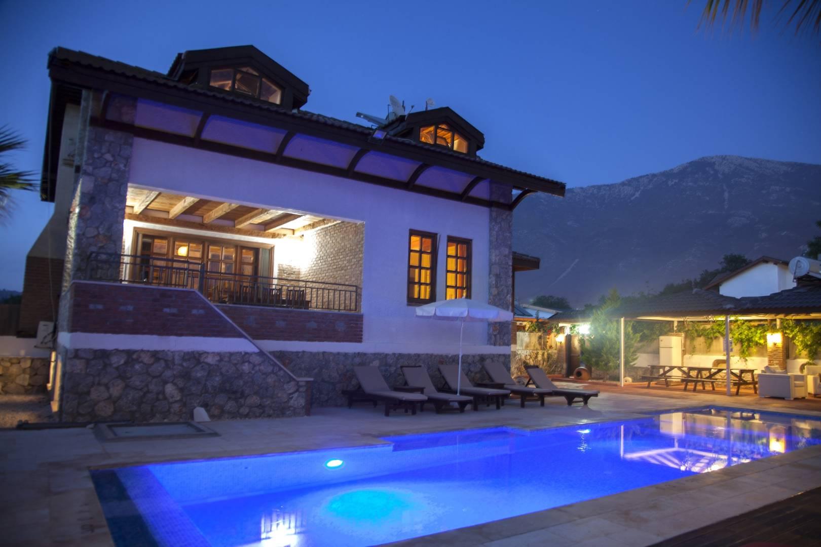 Fethiye Ölüdeniz'de Geniş Alanlara Sahip, Özel Havuzlu, Modern Villa-39267