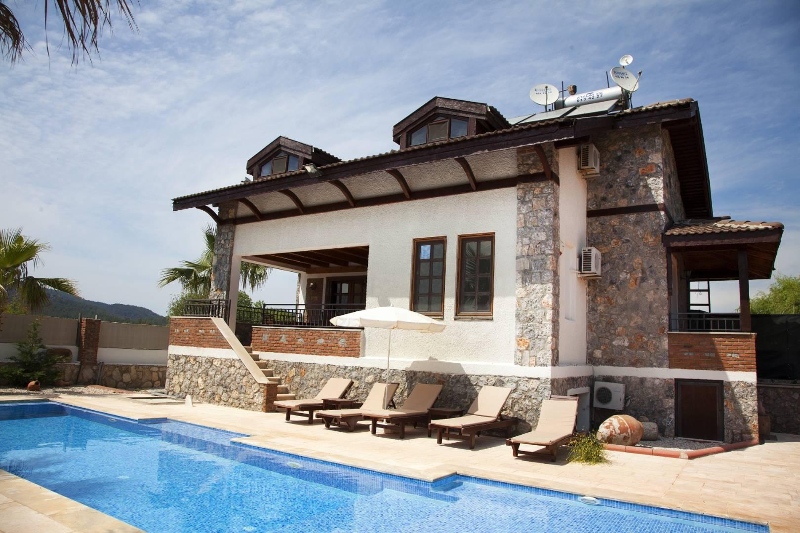 Fethiye Ölüdeniz'de Geniş Alanlara Sahip, Özel Havuzlu, Modern Villa-39267