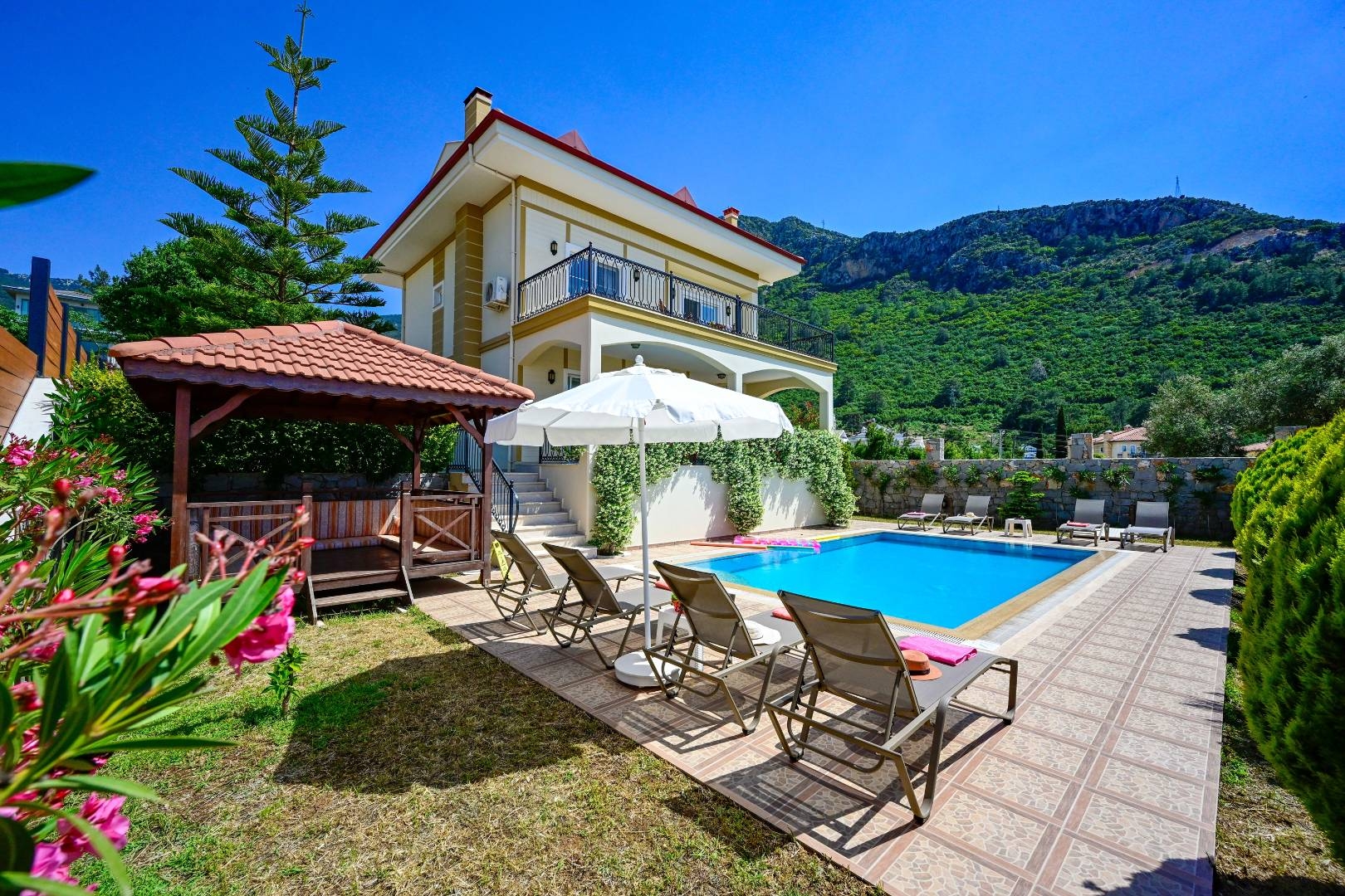 Fethiye Ölüdeniz'de Sakin Konumda, Özel Havuzlu, Konforlu Villa