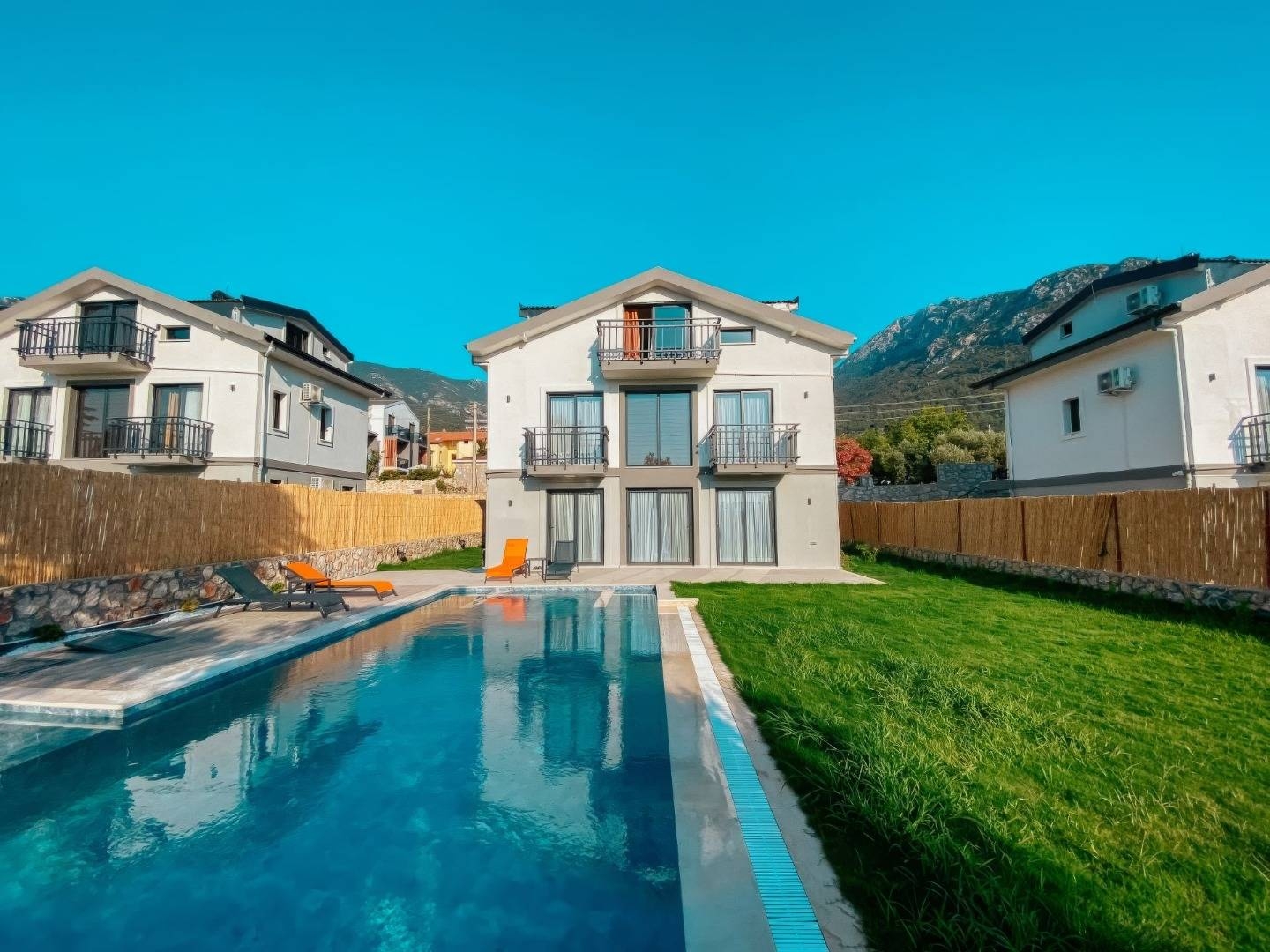 Fethiye'de Yemyeşil Bahçeli, Özel Havuzlu, Saunalı ve Jakuzili Villa