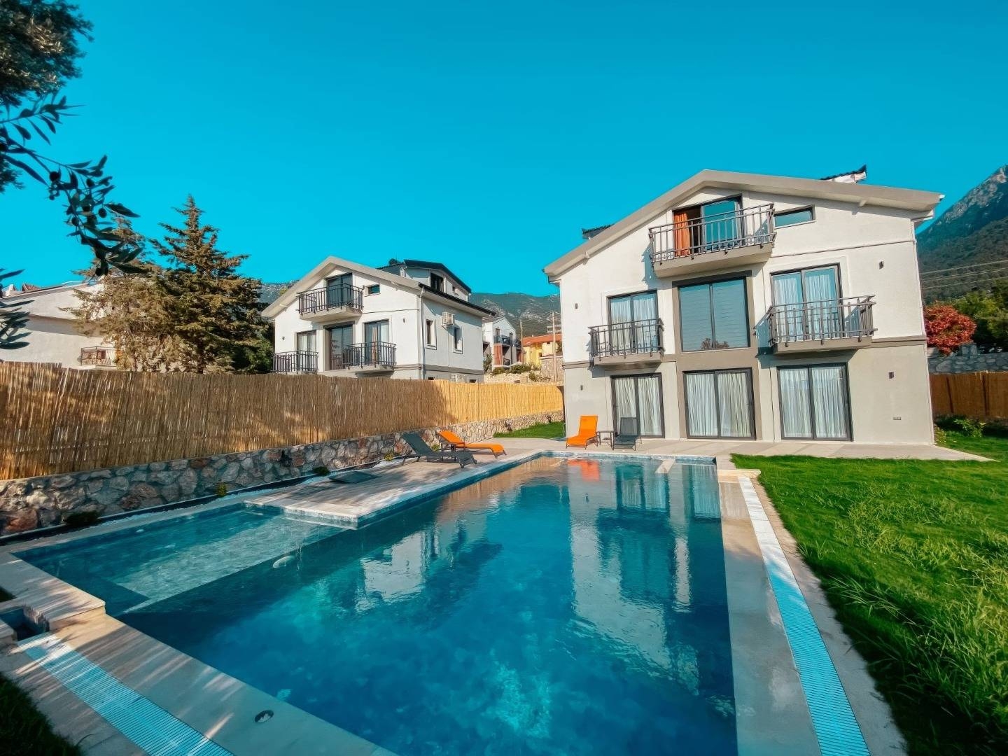 Fethiye'de Yemyeşil Bahçeli, Özel Havuzlu, Saunalı ve Jakuzili Villa