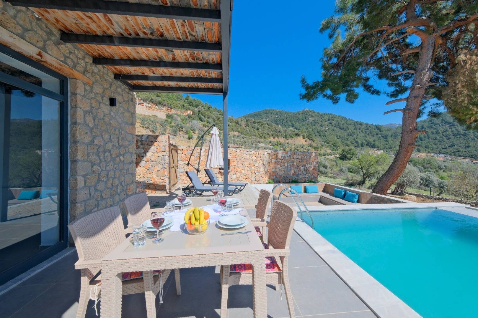 Fethiye Yeşilüzümlü'de Huzurlu Doğada, Özel Havuzlu Kiralık Villa