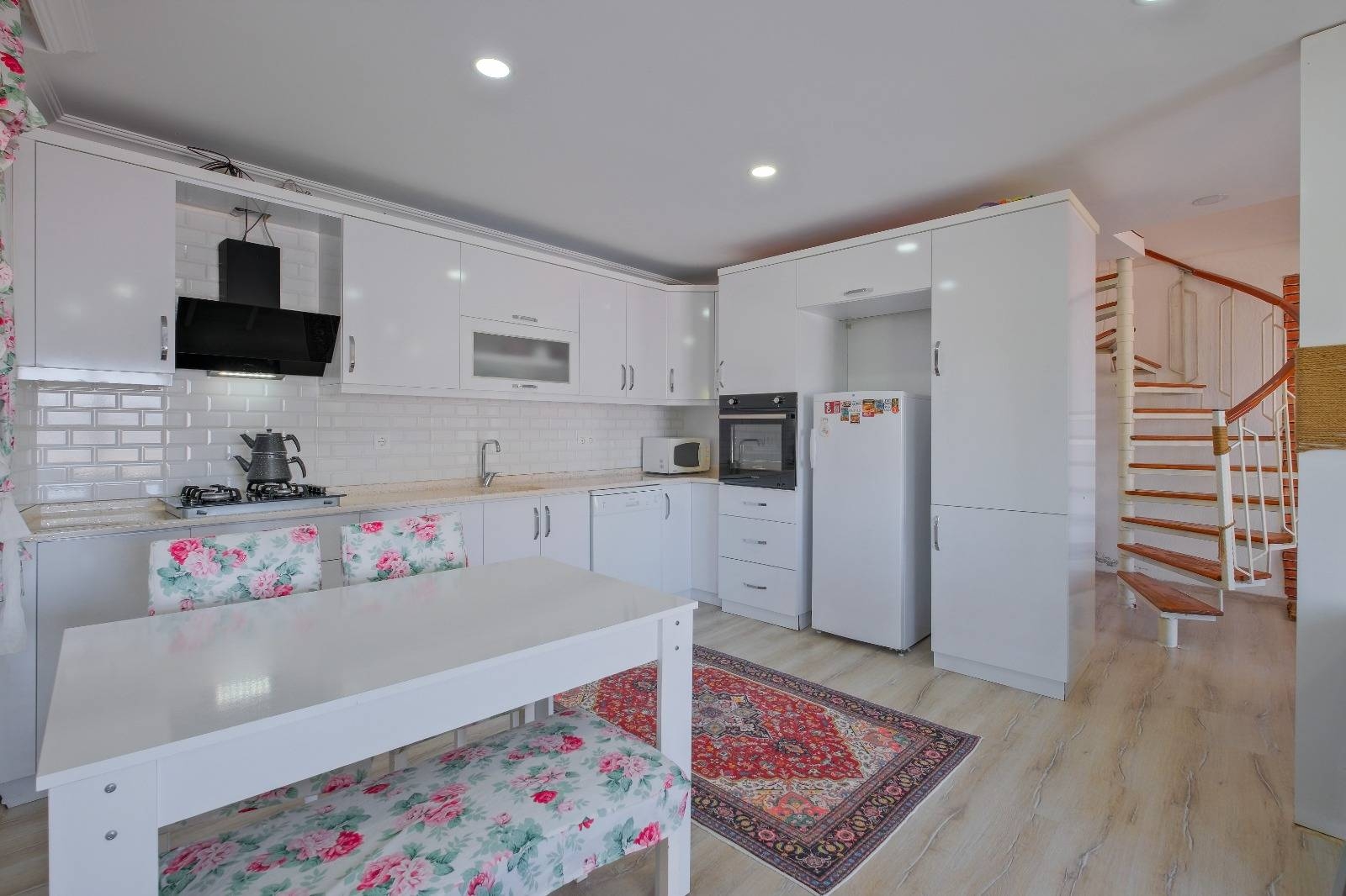 Fethiye Karaçulha'da Minimal Tasarımlı, Özel Havuzlu, Tatil Villası