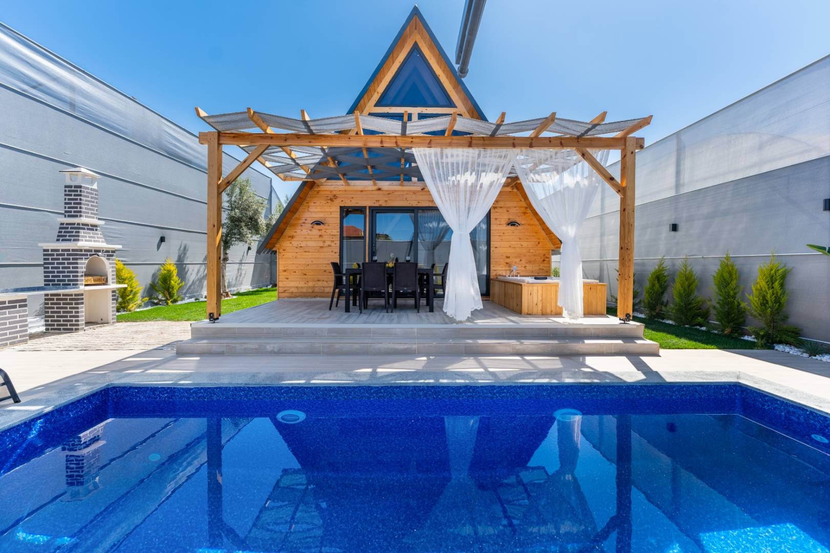 Fethiye Karaçulha'da Doğa İle İç İçe, Özel Havuzlu, Şık Bungalov