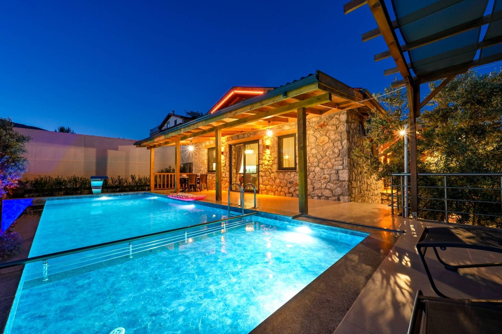Fethiye Karaçulha'da Korunaklı, Özel Havuzlu, 4 Kişilik Kiralık Villa