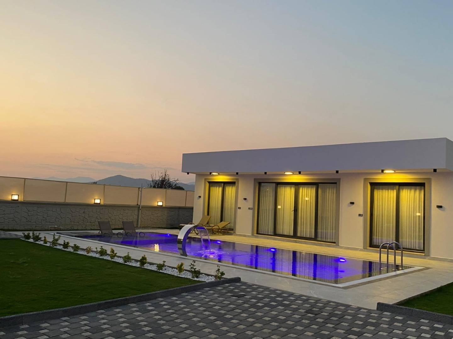 Fethiye Karaçulha'da Merkeze Yakın Konumda, Özel Havuzlu, Şık Villa