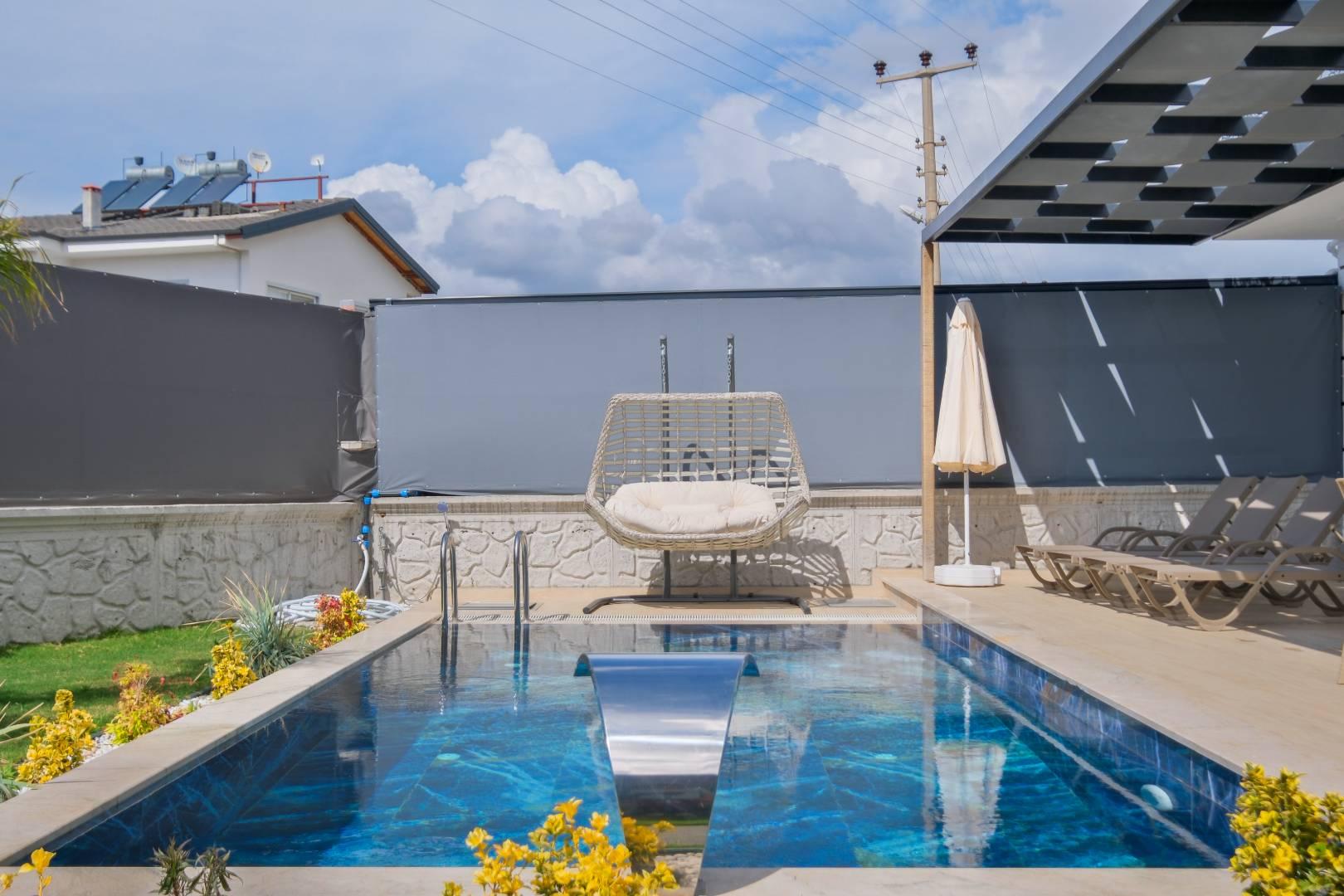 Fethiye Karaçulha'da Modern Tasarımlı, Özel Havuzlu, Bahçeli Villa-42036