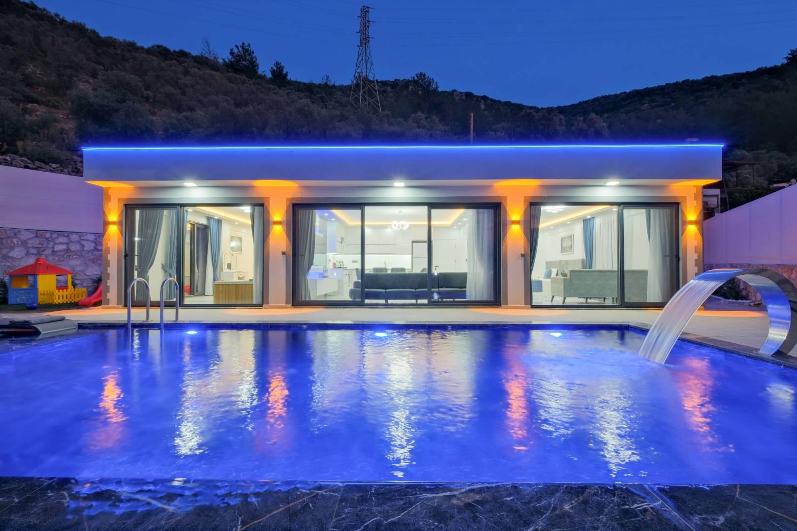 Fethiye Karaçulha'da Orman Manzaralı, Özel Havuzlu, Oyun Alanlı Villa-41562