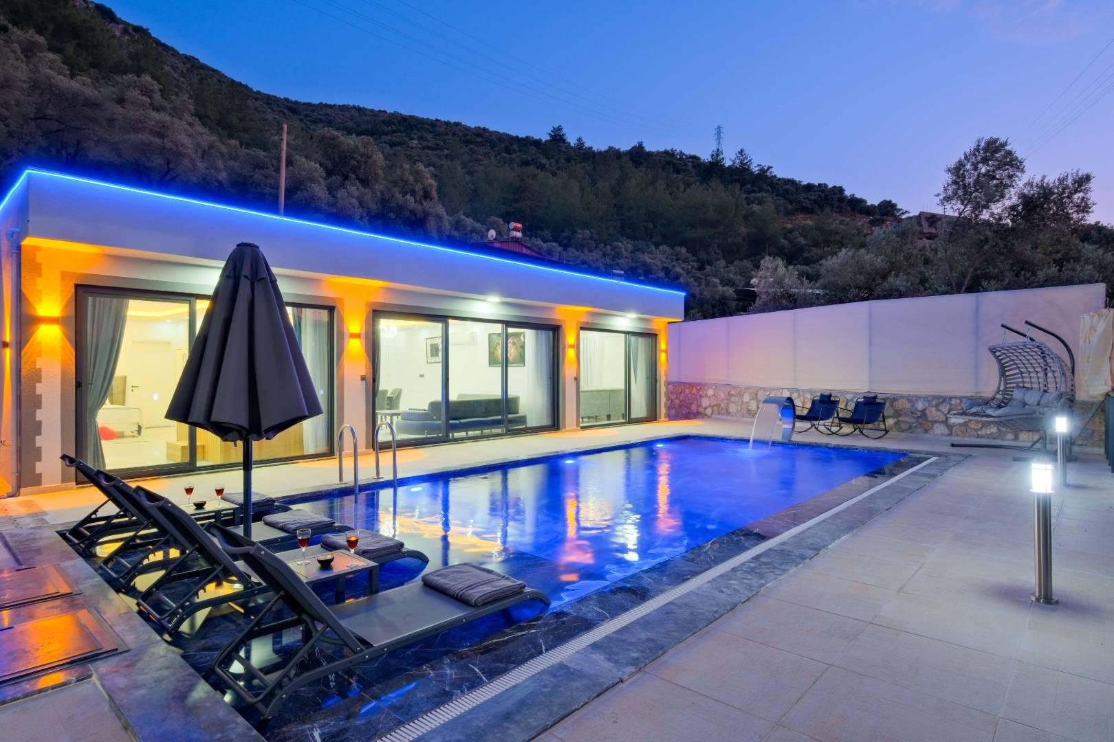 Fethiye Karaçulha'da Orman Manzaralı, Özel Havuzlu, Oyun Alanlı Villa-41562