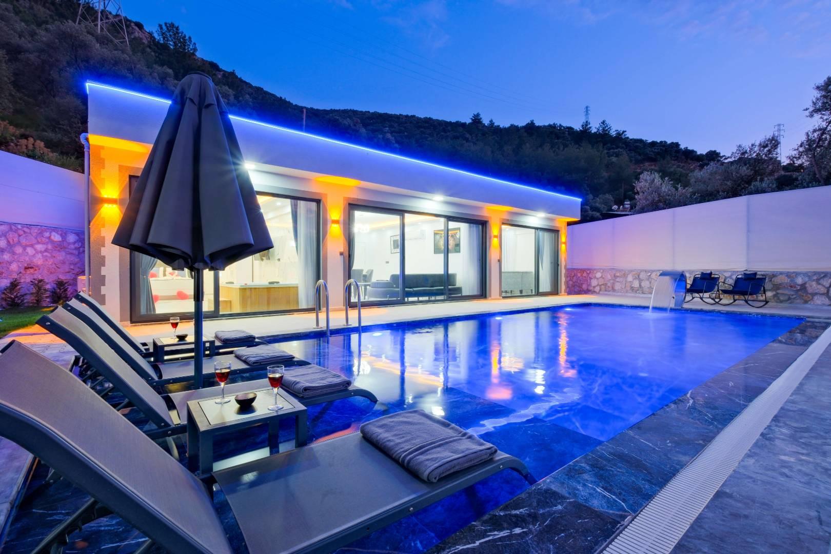 Fethiye Karaçulha'da Orman Manzaralı, Özel Havuzlu, Oyun Alanlı Villa-41562