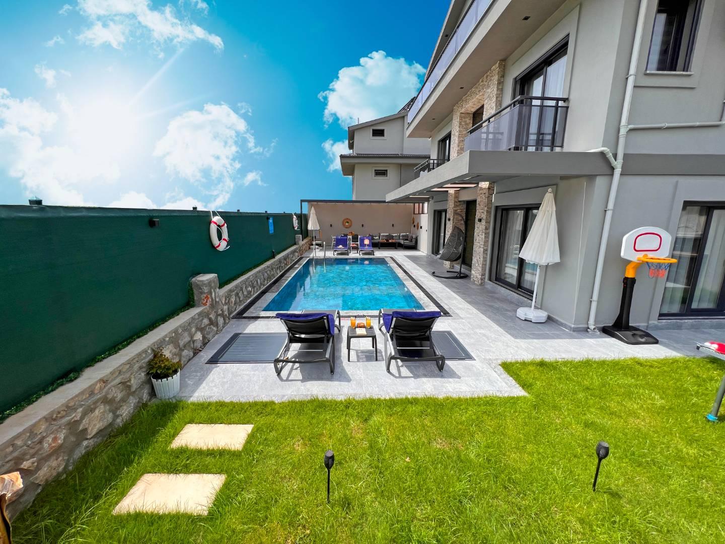 Fethiye Karaçulha'da Geniş Bahçe İçerisinde, Özel Havuzlu, Şık Villa-41206