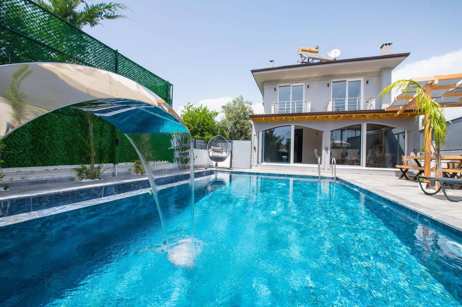 Fethiye Kargı'da Modern Tasarımlı, Özel Havuzlu, Bahçeli Villa-43497