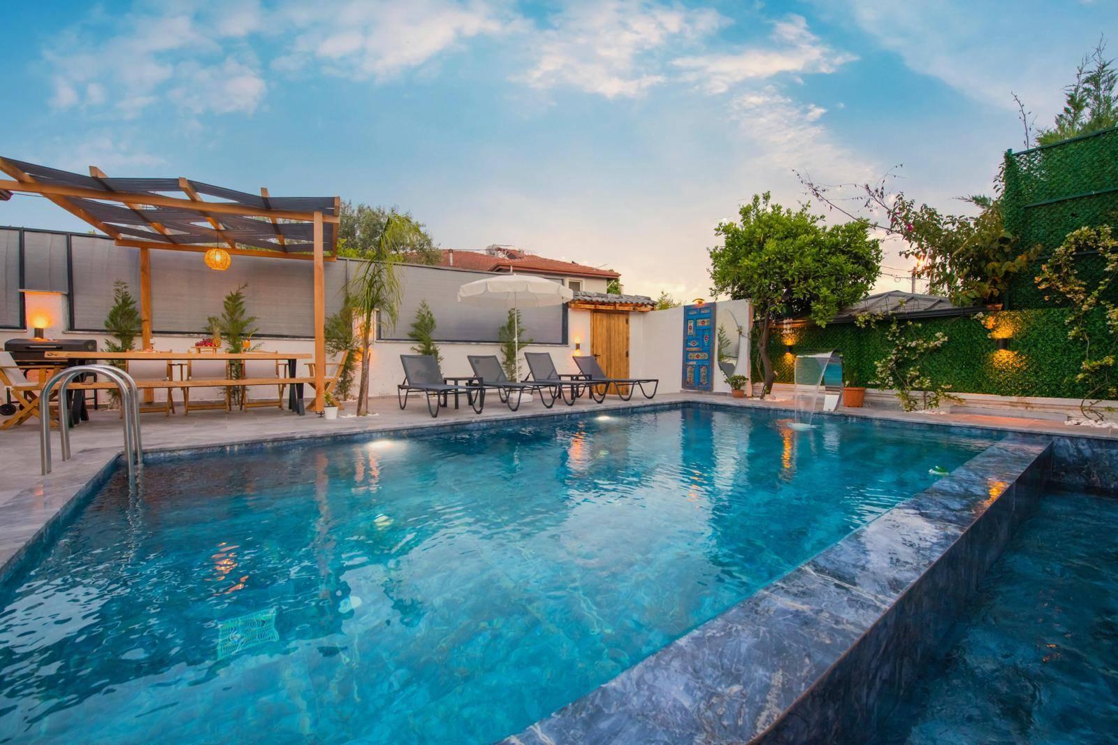 Fethiye Kargı'da Modern Tasarımlı, Özel Havuzlu, Bahçeli Villa-43497
