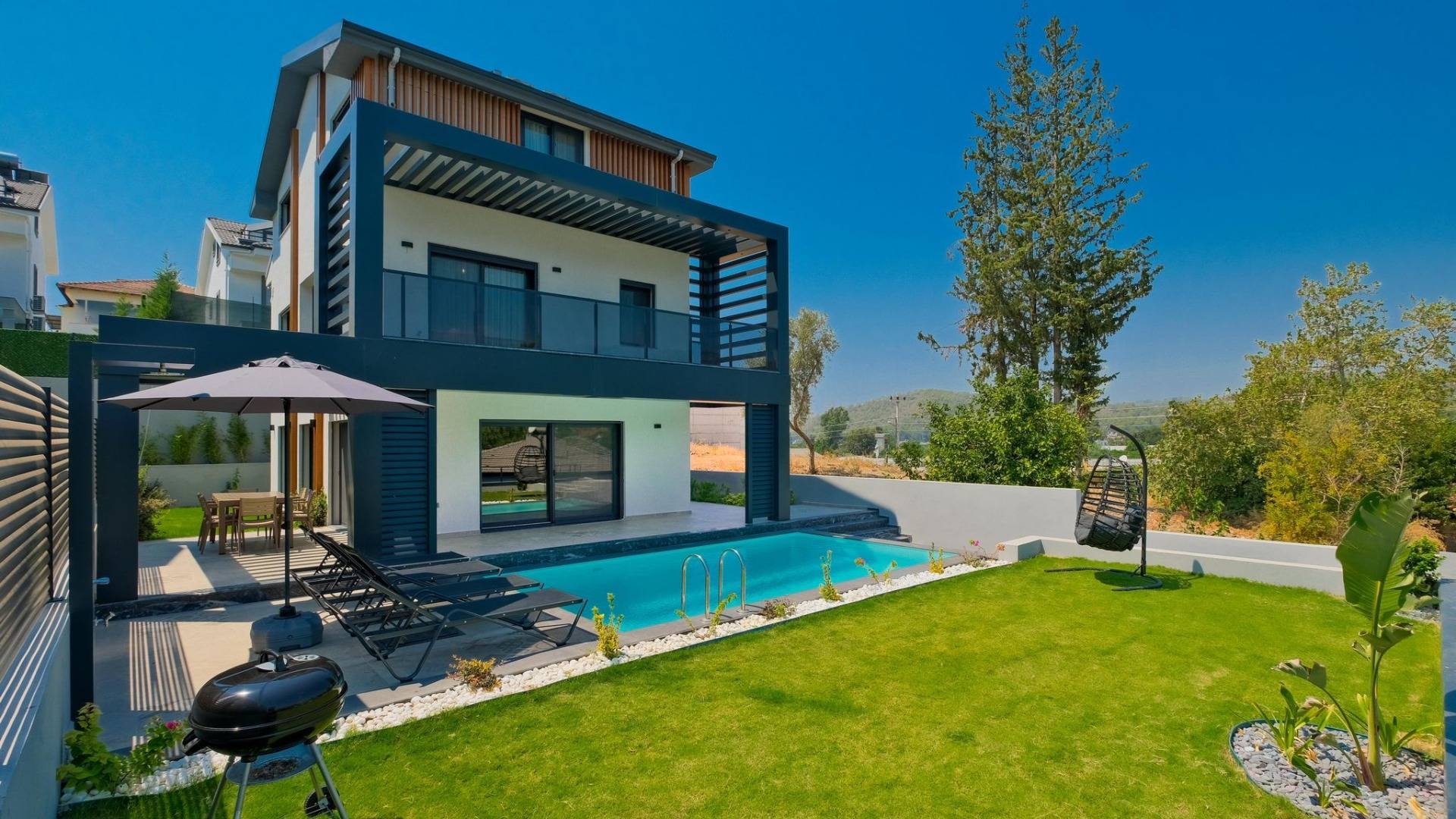Fethiye Kargı'da Geniş Bahçe İçerisinde, Özel Havuzlu, Modern Villa