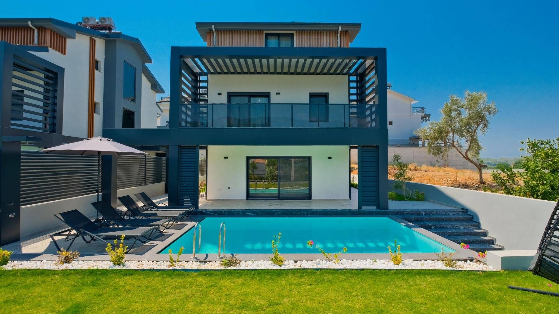 Fethiye Kargı'da Geniş Bahçe İçerisinde, Özel Havuzlu, Modern Villa