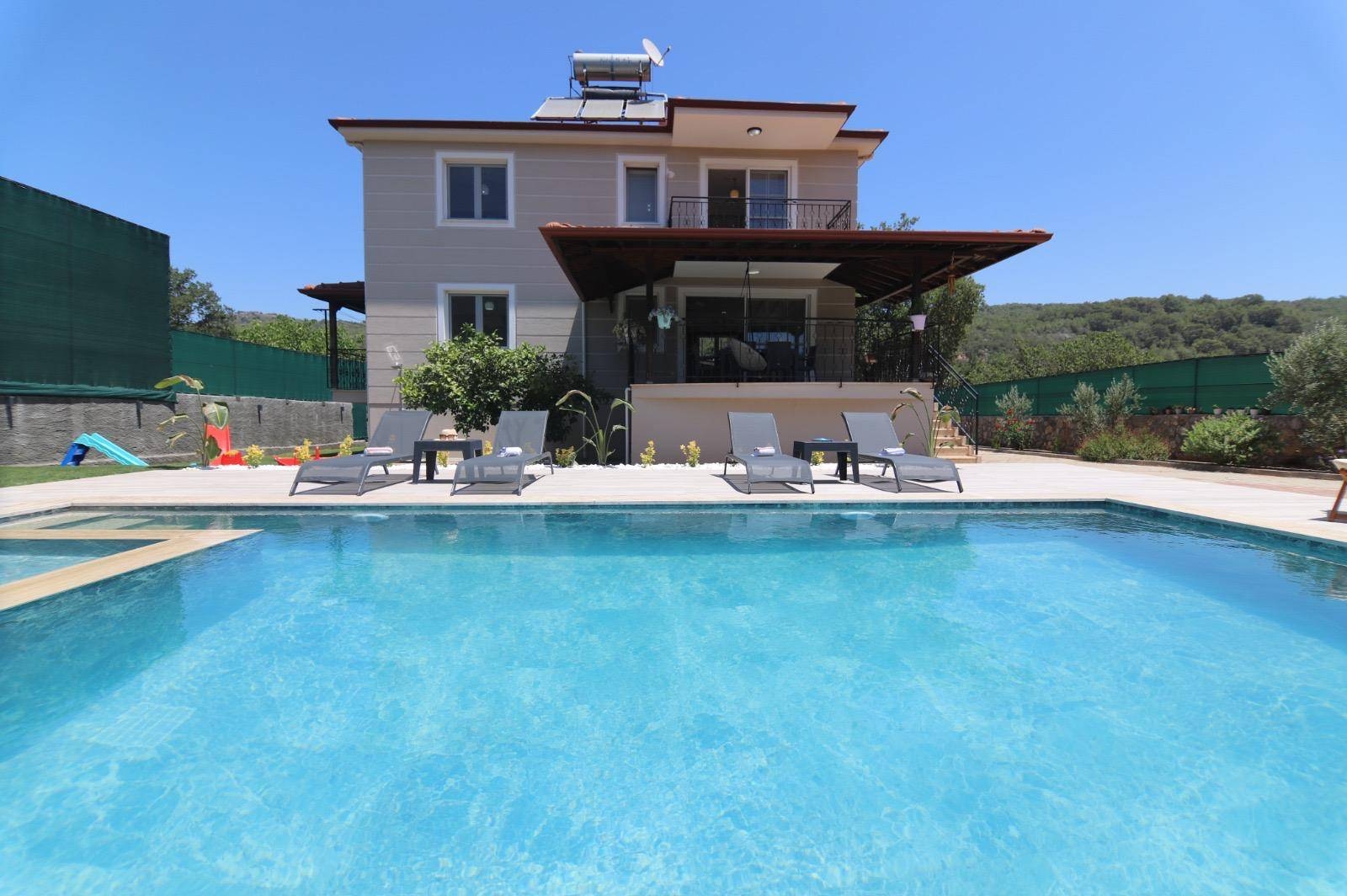 Muğla Fethiye'de Geniş Ailelere Uygun, Özel Havuzlu, Konforlu Villa