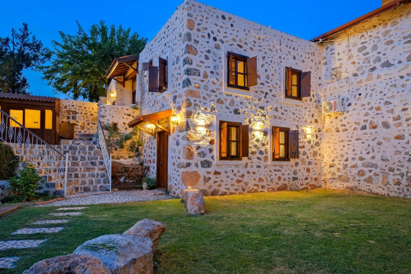 Fethiye Kayaköy'de Geniş Alanlara Sahip, Özel Havuzlu, Otantik Villa-41371