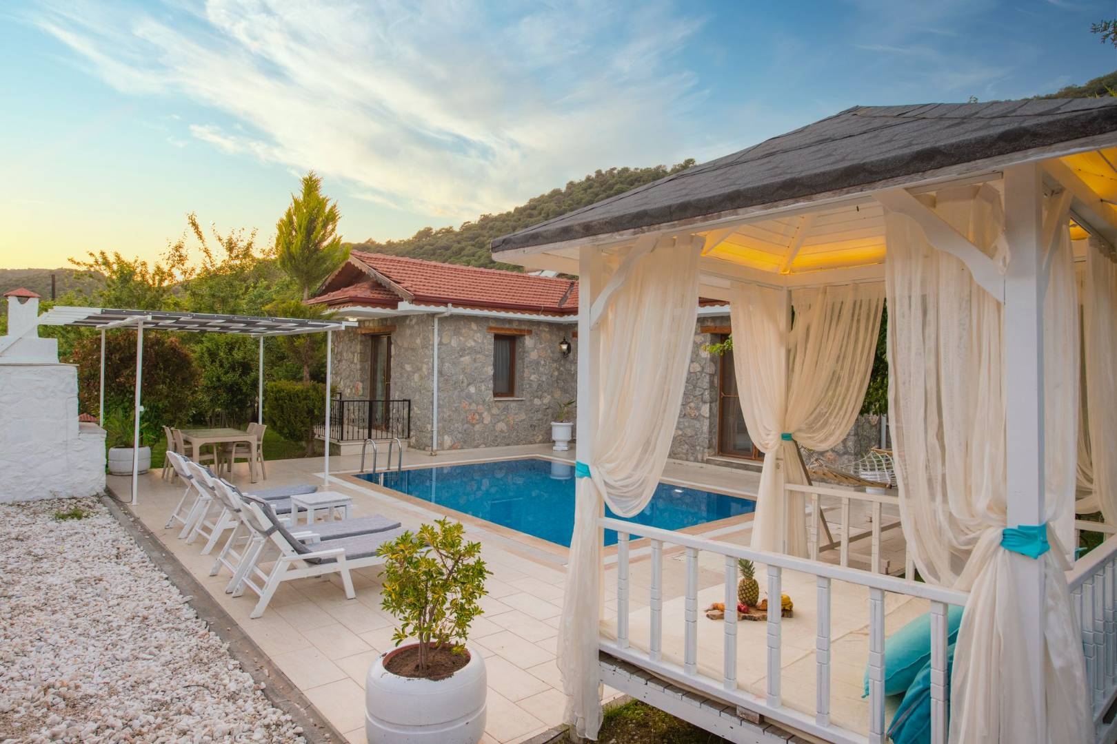 Fethiye Kayaköy'de Doğa İle İçiçe, Özel Havuzlu, Jakuzili Villa