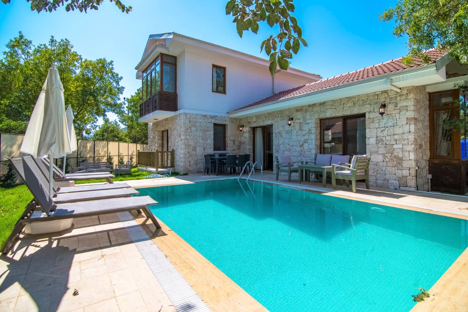 Fethiye Kayaköy'de Geniş Alanlara Sahip, Özel Havuzlu, 4+1 Villa