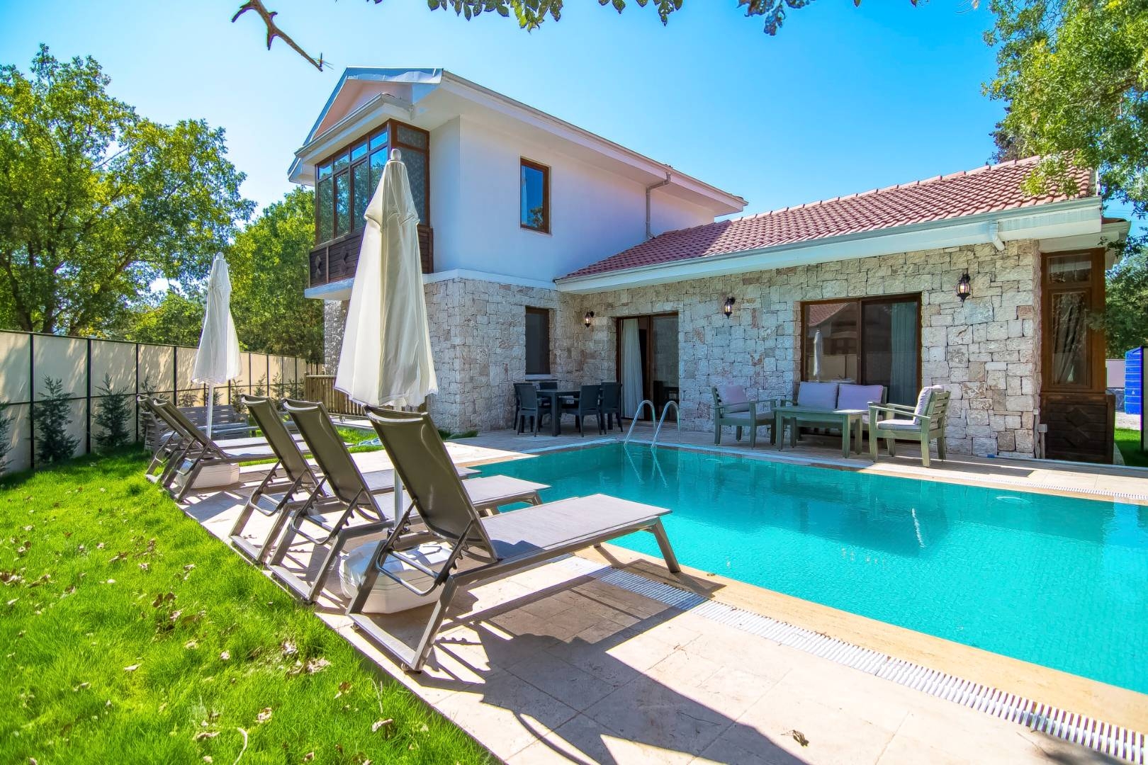 Fethiye Kayaköy'de Geniş Alanlara Sahip, Özel Havuzlu, 4+1 Villa