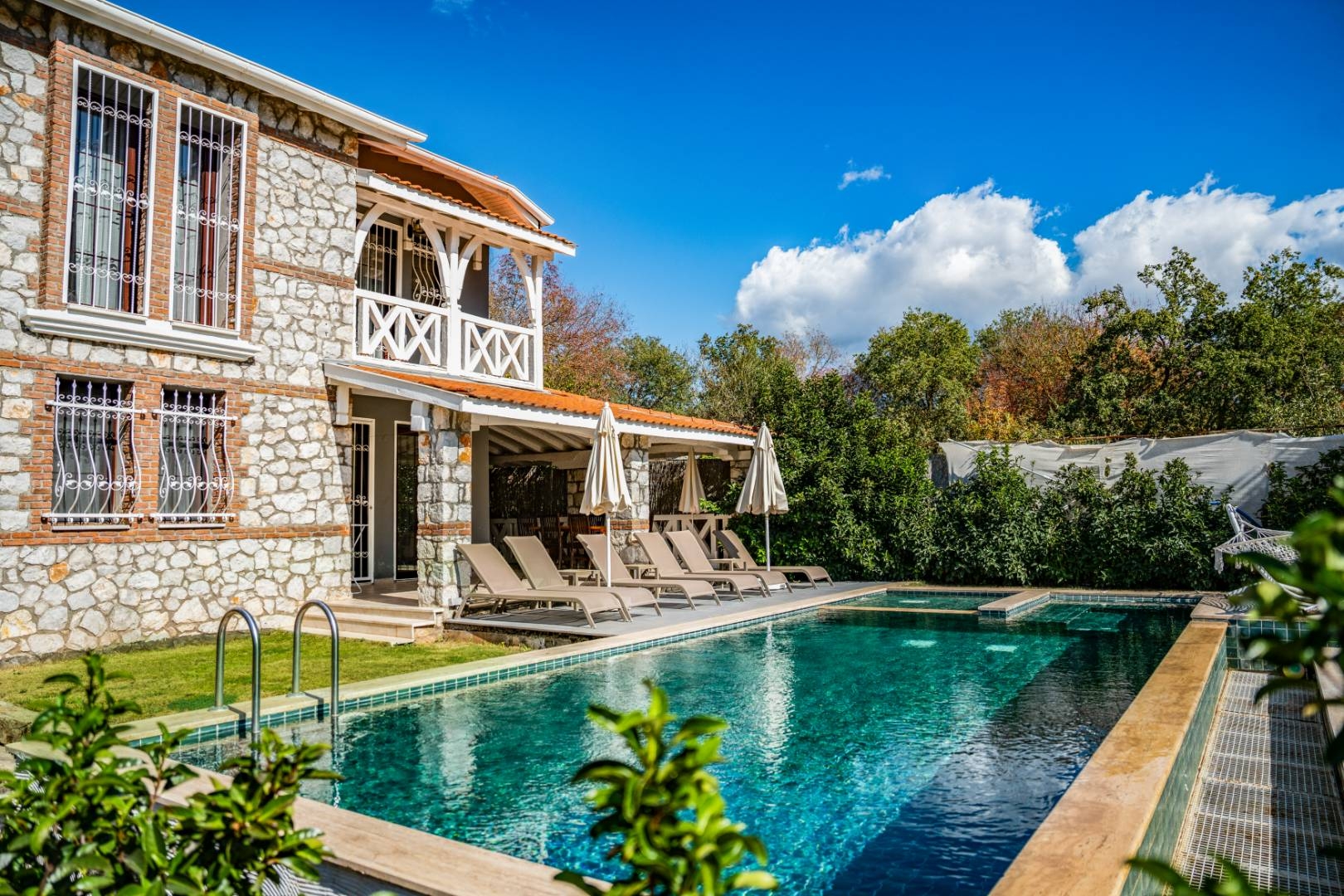 Fethiye Kayaköy'de Geniş Bahçe İçerisinde, Özel Havuzlu, Taş Villa