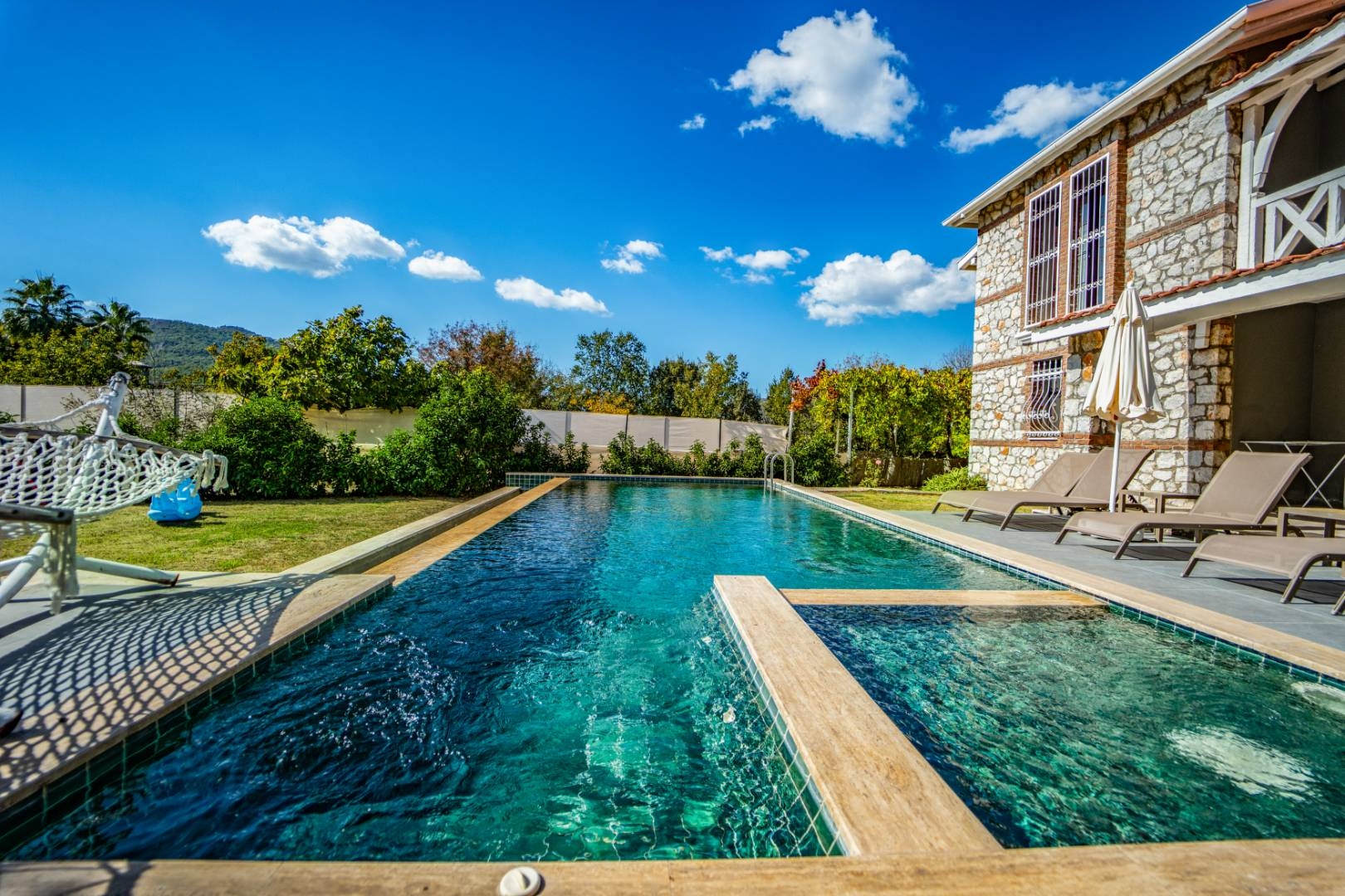 Fethiye Kayaköy'de Geniş Bahçe İçerisinde, Özel Havuzlu, Taş Villa