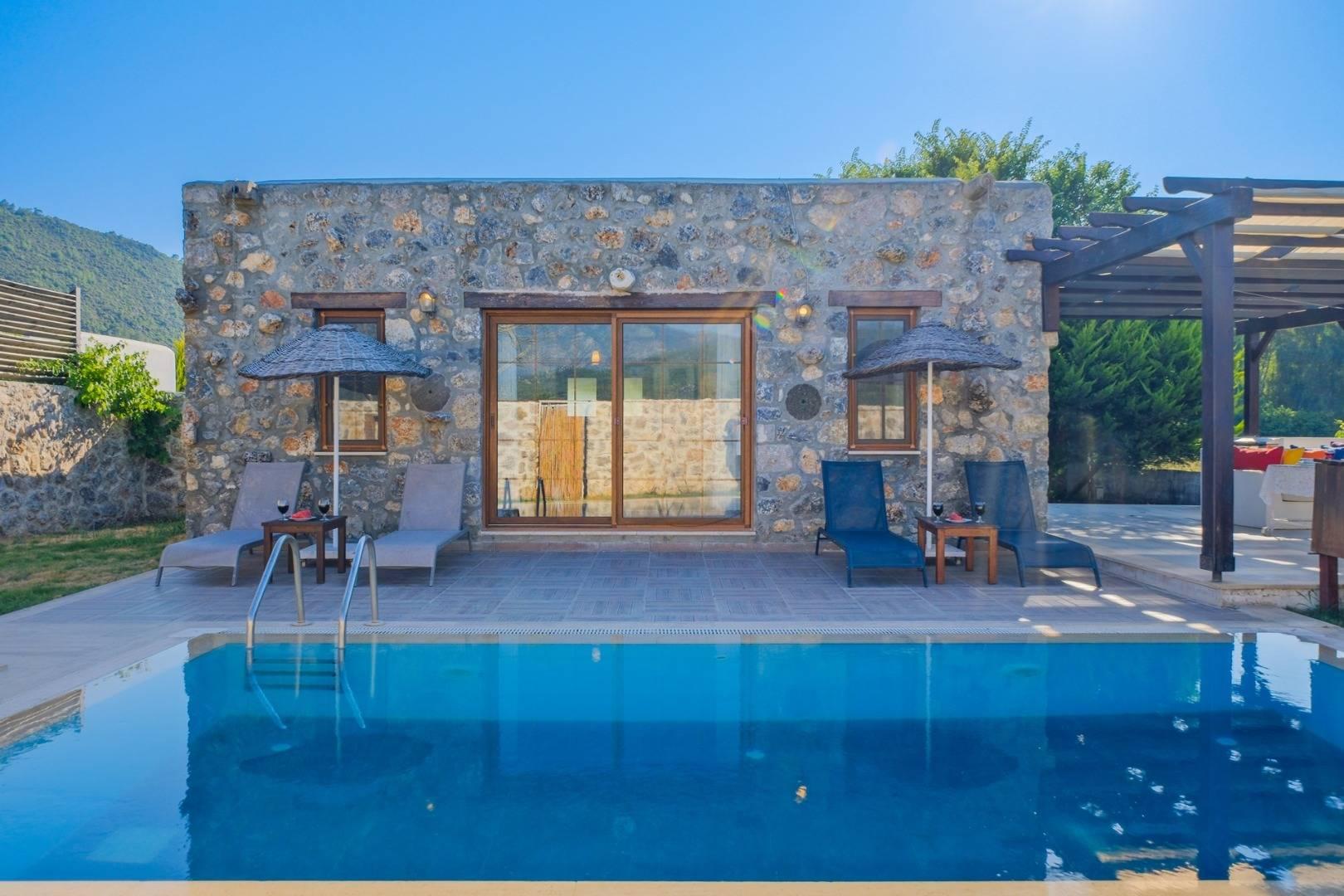 Fethiye Kayaköy'de Geniş Bahçeli, Özel Havuzlu, 2+1 Şık Villa-41058