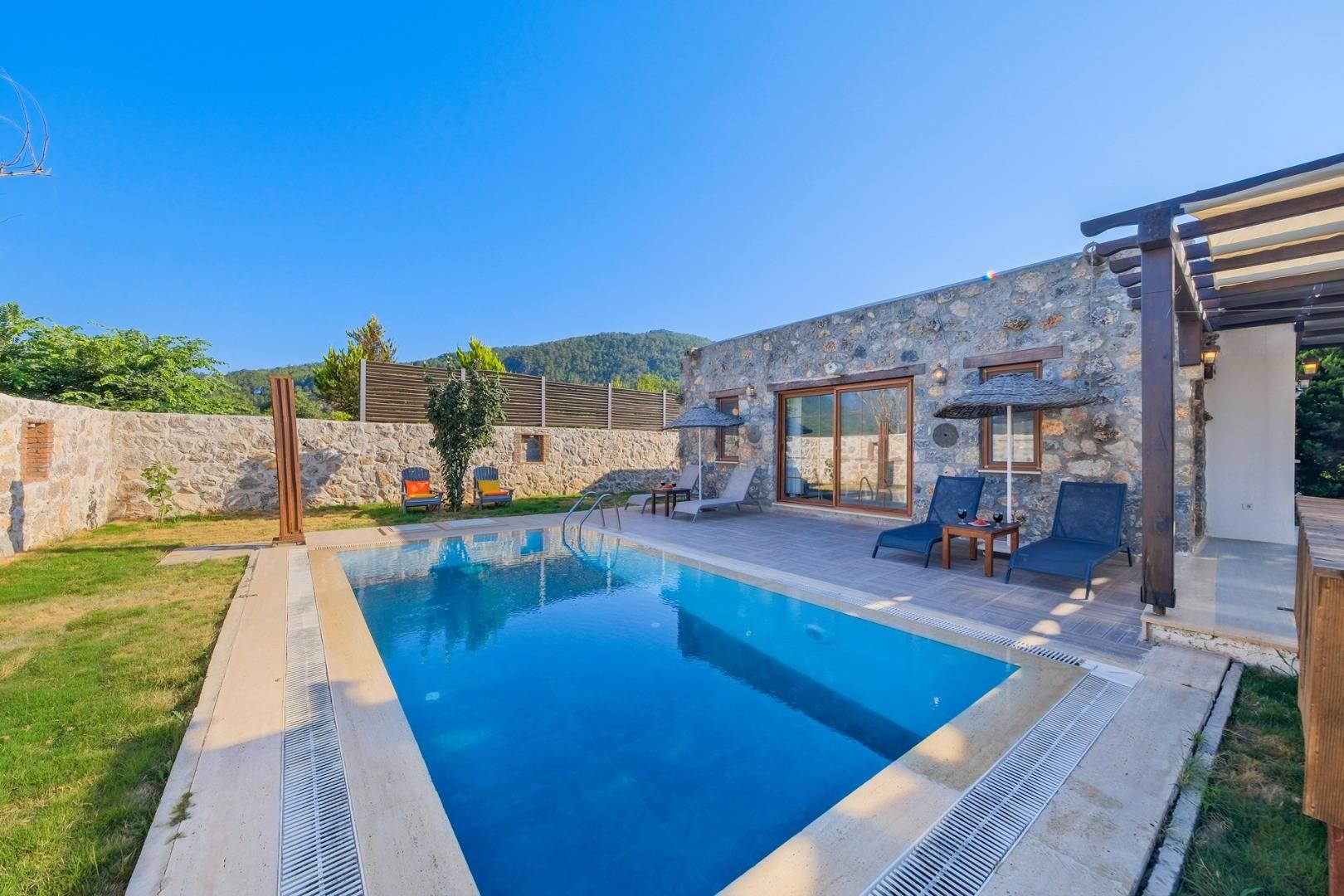 Fethiye Kayaköy'de Geniş Bahçeli, Özel Havuzlu, 2+1 Şık Villa-41058
