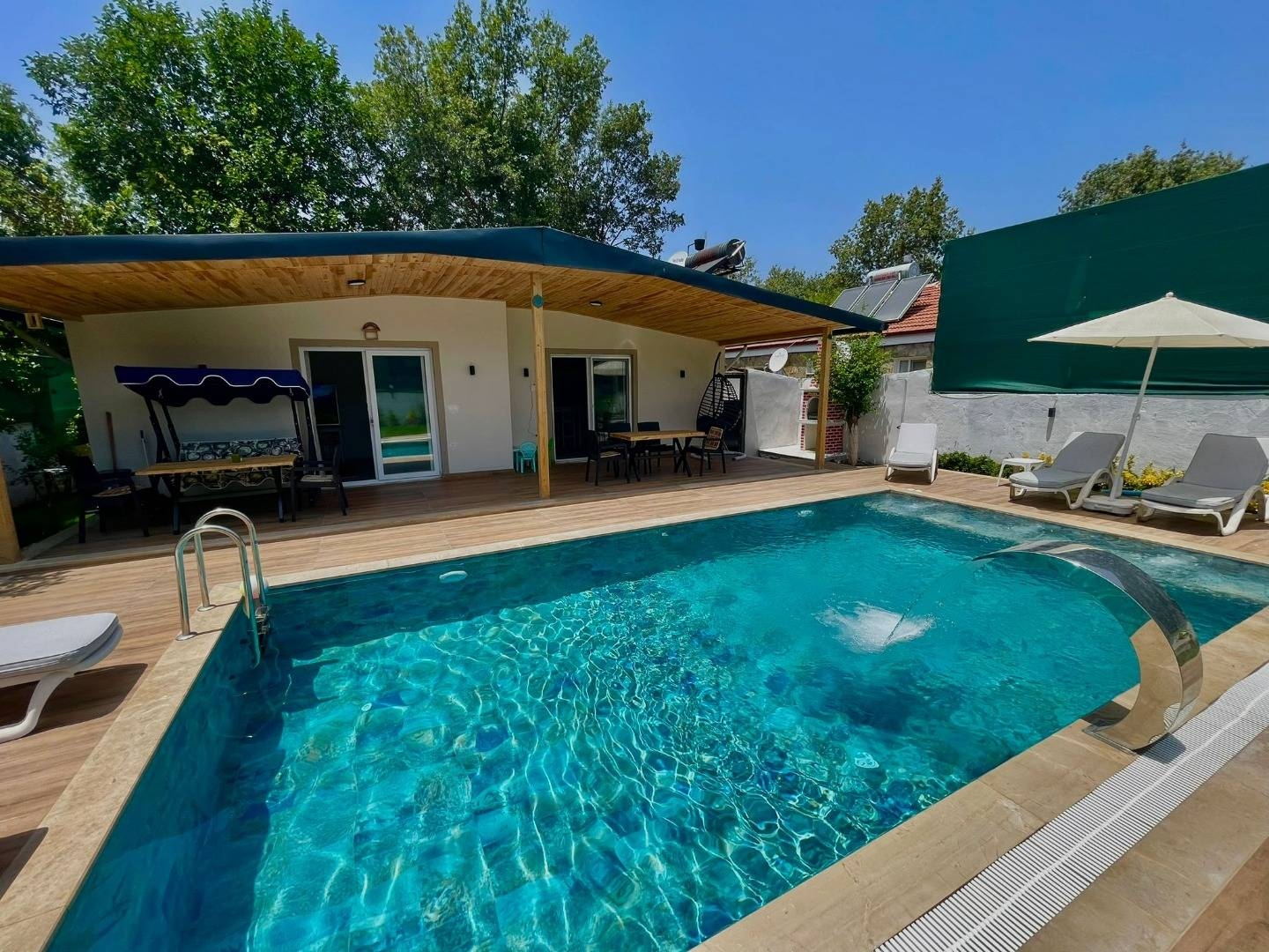 Fethiye Kayaköy'de Geniş Bahçeli, Özel Havuzlu, Konforlu Villa