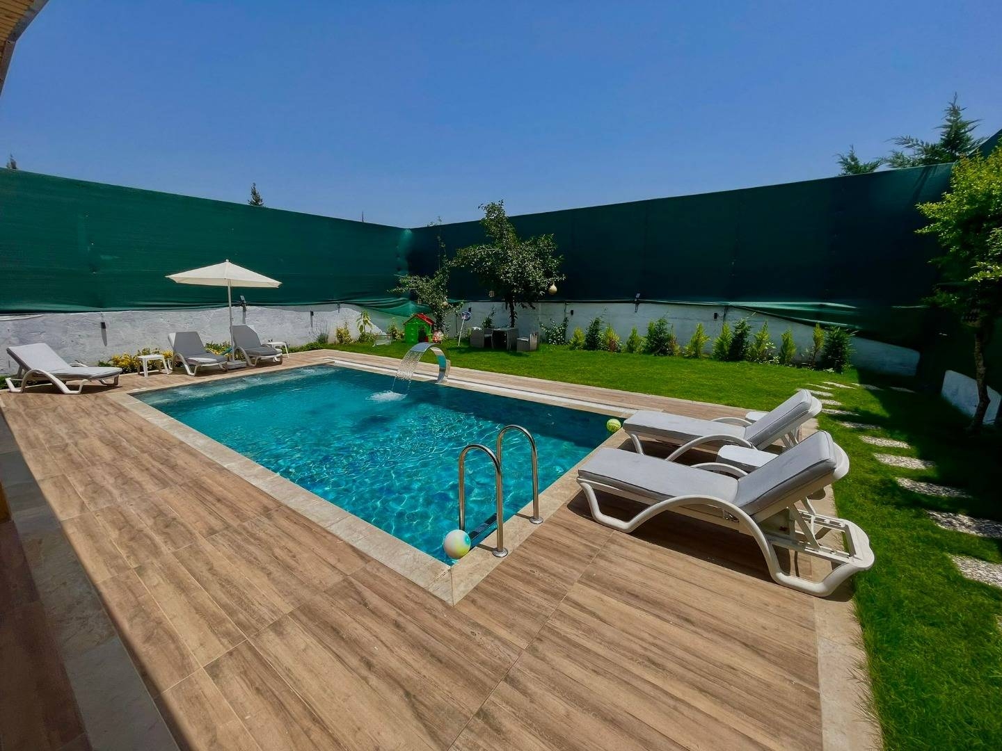 Fethiye Kayaköy'de Geniş Bahçeli, Özel Havuzlu, Konforlu Villa