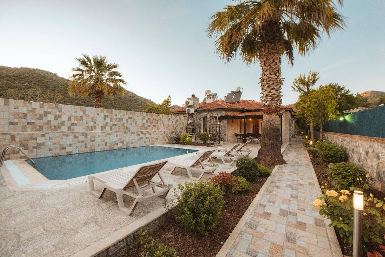 Fethiye Kayaköy'de Otantik Tasarımlı, Özel Havuzlu, Bahçeli Villa