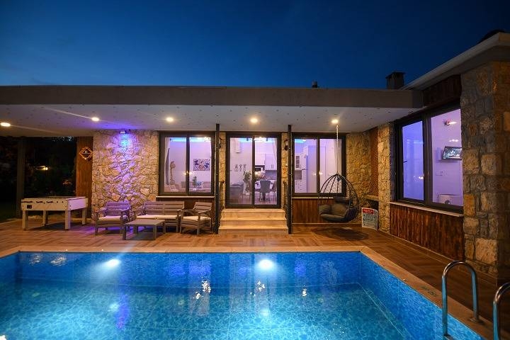 Fethiye Kayaköy'de Geniş Bahçeli, Özel Havuzlu, Şık Villa