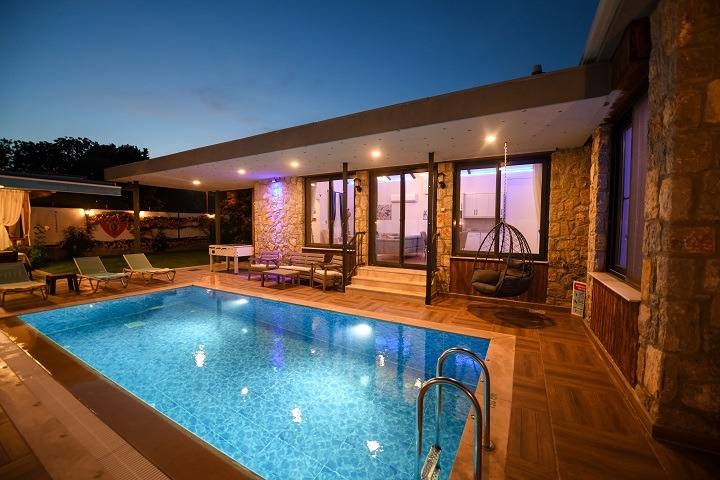 Fethiye Kayaköy'de Geniş Bahçeli, Özel Havuzlu, Şık Villa
